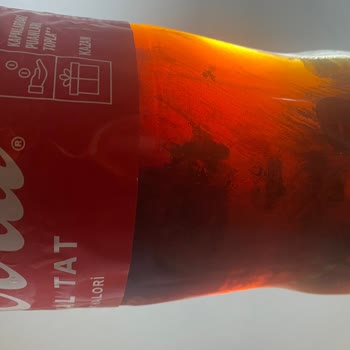 Coca-Cola İçecek İçinde Vıcık Cisimler