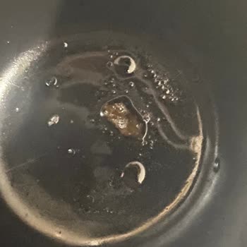 Coca-Cola İçecek İçinde Vıcık Cisimler