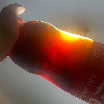 Coca-Cola İçecek İçinde Vıcık Cisimler