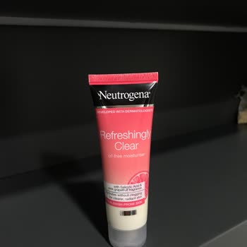 Neutrogena Canlandırıcı Yüz Kremi Yanma ve Kaşıntı Yaptı