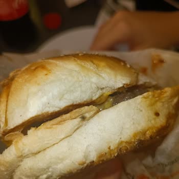 Köfteci Yusuf Oasis AVM Bağcılar Şubesindeki Hizmet Kötü!