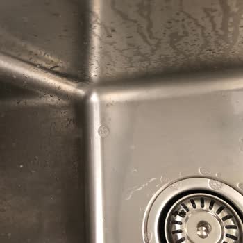 75 Yıl Garanti Veren Ukinox Marka Mutfak Eviyesi 15 Günde Paslandı
