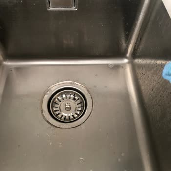 75 Yıl Garanti Veren Ukinox Marka Mutfak Eviyesi 15 Günde Paslandı