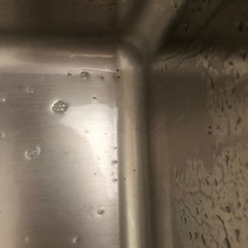 75 Yıl Garanti Veren Ukinox Marka Mutfak Eviyesi 15 Günde Paslandı