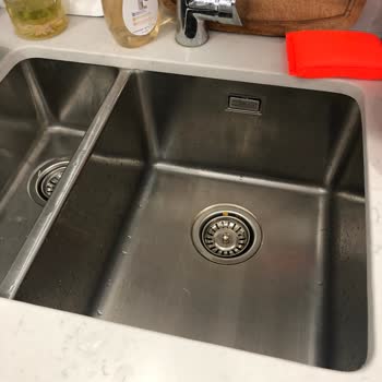 75 Yıl Garanti Veren Ukinox Marka Mutfak Eviyesi 15 Günde Paslandı