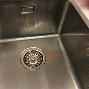 75 Yıl Garanti Veren Ukinox Marka Mutfak Eviyesi 15 Günde Paslandı