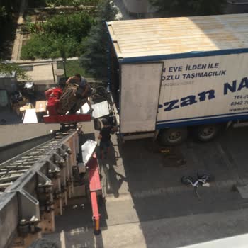 Erzan Nakliyat Mobilyamızı Ve Evin Camını Kırdılar. Zararlarımız Karşılanmadı.