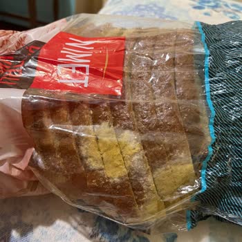 A101 Kapıda Çürük Bozuk Ekmek