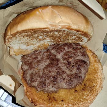 Köfteci Yusuf Hamburgerin İçinde Hiçbir Şey Yok