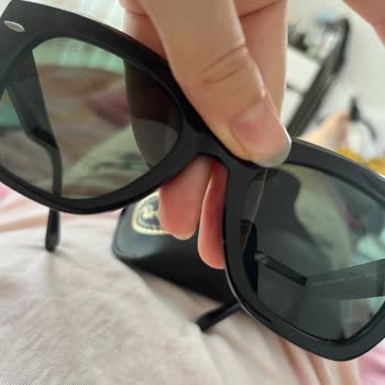 Rayban Gözlüğüm Kutusundan Dolayı Ezilmiş