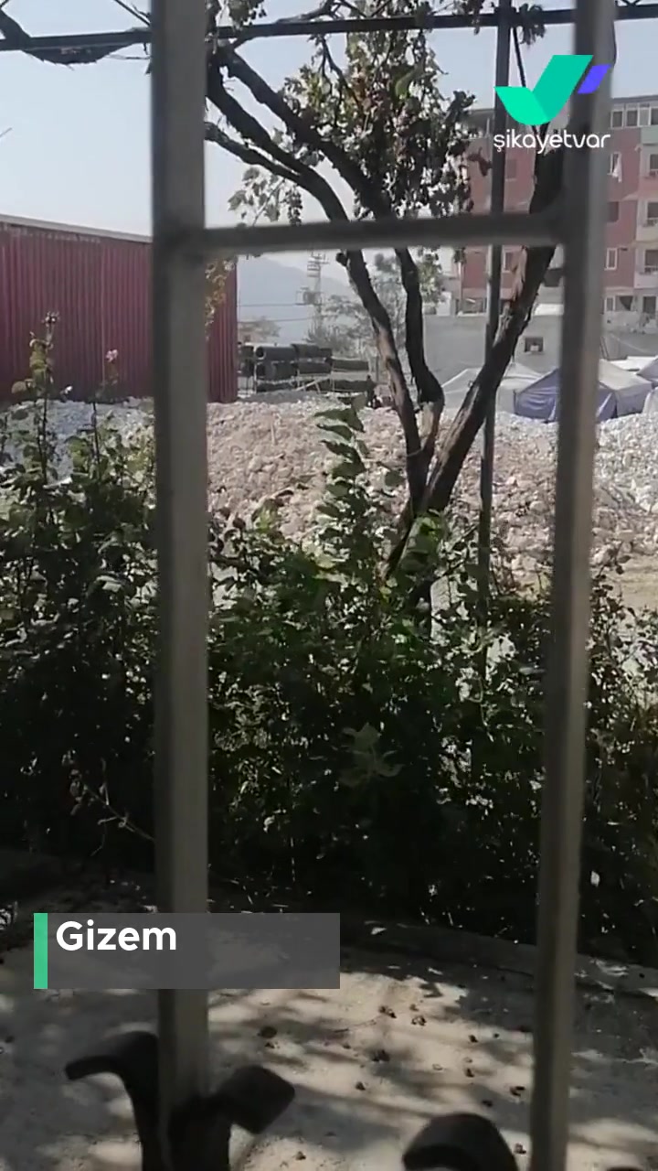 Hatay Büyükşehir Belediyesi Moloz Yığınlarını Mahalleye Döküyorlar! videonun kapak resmi