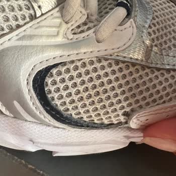Beymen New Balance 530 Ayakkabı Üretim Hatası