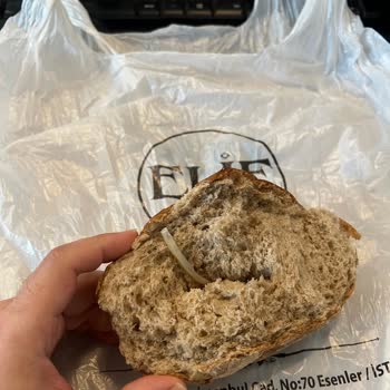 Ekmeğin İçinden Plastik Parçası Çıktı Elif Fırın Pasta (Esenler)