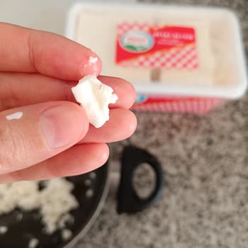 Ekici Peynir Tam Yağlı Lokum Gibi Peynirinin İçinden Kıl Çıktı!