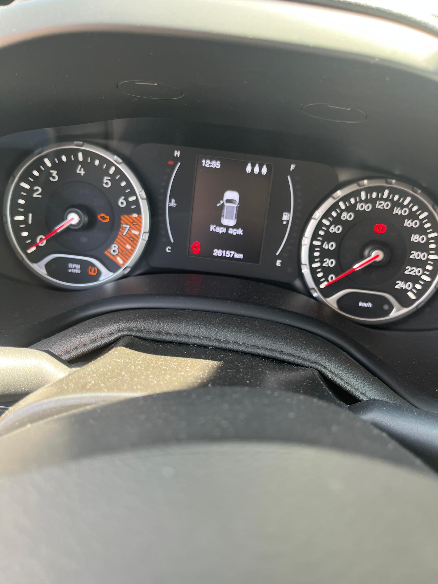 Peeling Steering Wheel of the Jeep Renegade Xolvie
