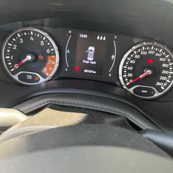 Peeling Steering Wheel of the Jeep Renegade