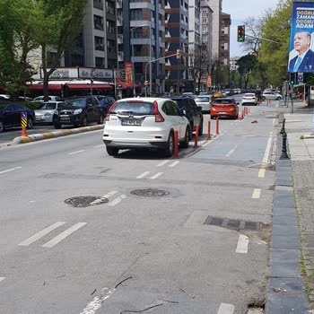 İBB - İstanbul Büyükşehir Belediyesi Kozyatağı İ̇nönü Caddesi Bisiklet Yolu Kaosu