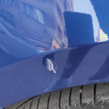 Sarar Renault Yıkama Esnasında Arabanın Kaplamasını Patlatmışlar