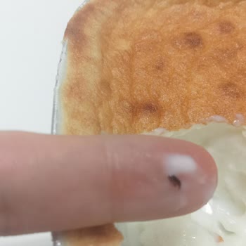 BİM Tatlının İçinde Siyah Böcek Vardı