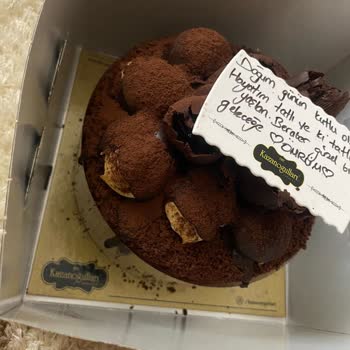 Kazanoğulları Pastaneleri Farklı Ürün Gönderip Ve Bayat Mal Satıldı