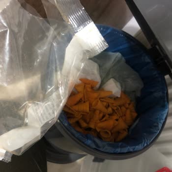 Emsal Kuruyemişin Külah Cipsinden Gelen Plastik Kokusu