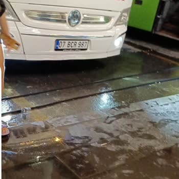 Lüks Adana Firmasını Gece Saat 01.00 Da Yolcu Bırakıp Gitmesi