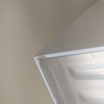 Siemens Marka Buzdolabı Arkada Sakız Gibi Yapıştırma Var