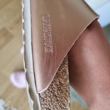 SuperStep Birkenstock Terliklerin 2. Giyişte Her Yerinin Çizilmesi