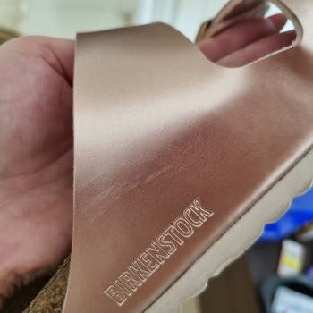 SuperStep Birkenstock Terliklerin 2. Giyişte Her Yerinin Çizilmesi