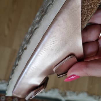 SuperStep Birkenstock Terliklerin 2. Giyişte Her Yerinin Çizilmesi