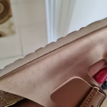 SuperStep Birkenstock Terliklerin 2. Giyişte Her Yerinin Çizilmesi