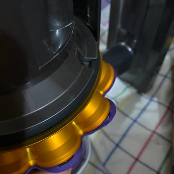 Dyson V15 Mor Sünger Koptu