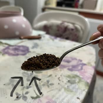 Son Kullanma Tarihi Geçmediği Halde İçinde Ağlar Oluşan Nescafe Gold