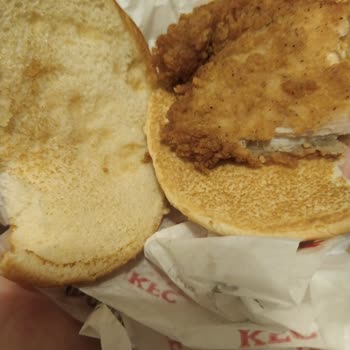 KFC'den Aldığımız Tavuk Burgerlerin Kalitesi Kötüydü