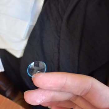 Acuvue Lenste Çizik Ve Batma