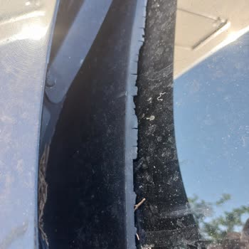 Renault Fluence Ön Cam Izgarası