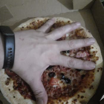 Domino's Pizza Gönderilen Pizza El Kadar!