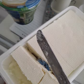 Teksüt Beyaz Peynirin İçinden Eldiven Çıktı