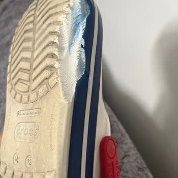 Crocs Terlik & Ayakkabı Crocs Terliklerinin Kalitesi Çok Kötü