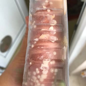 Migros Sanal Market Küflü Sucuk Satıyor.