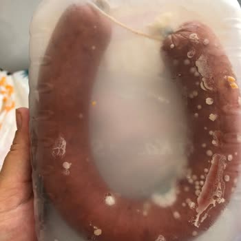 Migros Sanal Market Küflü Sucuk Satıyor.