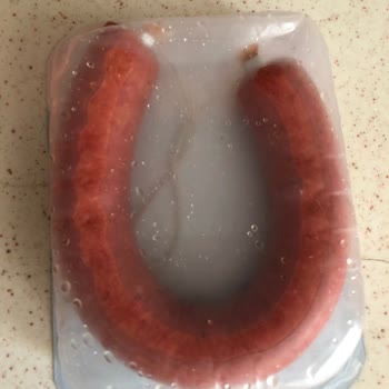 Migros Sanal Market Küflü Sucuk Satıyor.