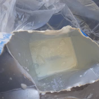 Torku Sütün Tadı Bozuk Ve Ambalajın İçinde Tabaka