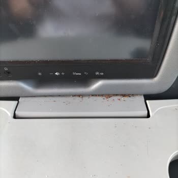 Özemniyet Turizm Otobüs Kirli Ve Kokuyor