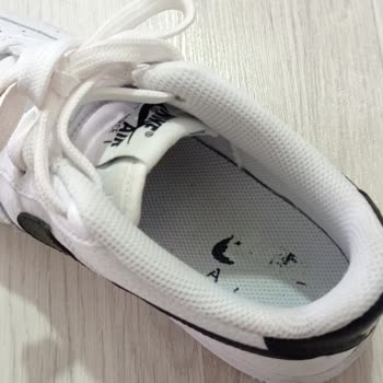 Ayakkabının İçindeki Nike Yazısı Silindi