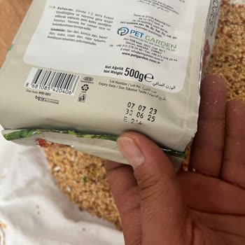 Pet Garden Petshop'tan Aldığım Yem Kokusu Hoşuma Gitmedi Ve İçinden Böcek Çıktı