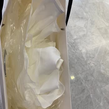 Oleg Cassini'nin Poşete Koyup Verdiği Gelinlik!