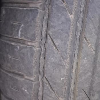 Nokian Wetproof Lastik Çatlakları
