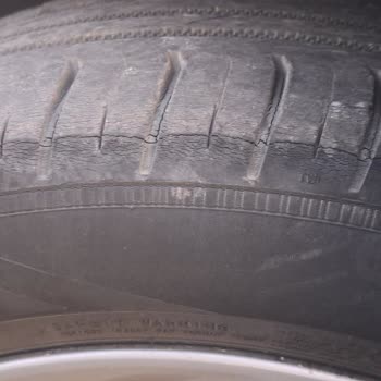 Nokian Wetproof Lastik Çatlakları