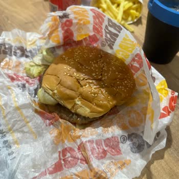 Burger King Çürümüş Marul Ve Yanmış Ekmek